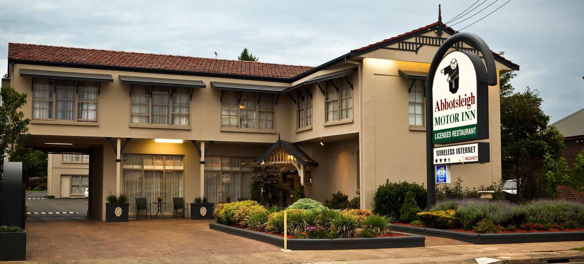 Abbotsleigh Motor Inn Armidale Exterior photo